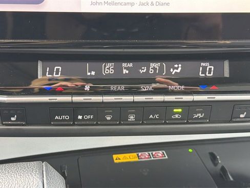 Certified 2025 Toyota Sienna XLE image 36