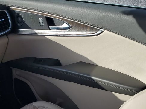 Used 2019 Lincoln Nautilus Reserve w/ Driver Assistance Package FWD image 16