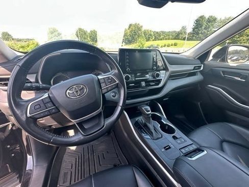Used 2022 Toyota Highlander XLE FWD image 35
