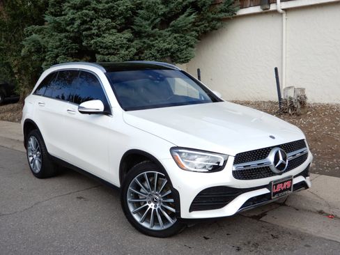 Used 2021 Mercedes-Benz GLC 300 4MATIC image 3