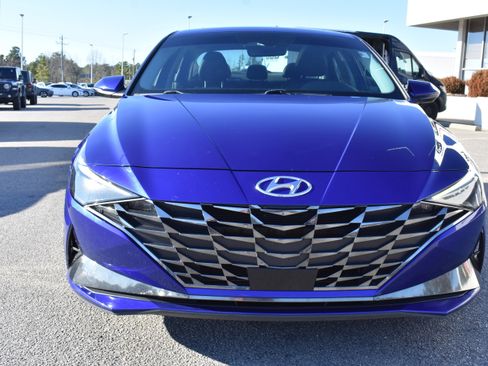 Used 2022 Hyundai Elantra Limited w/ Cargo Package image 4