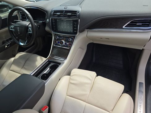 Used 2019 Lincoln Continental Select FWD image 12
