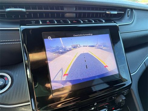 Used 2024 Jeep Grand Cherokee L Laredo image 13