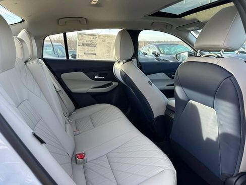 Used 2026 Nissan Sentra SL w/ Floor Mat Package FWD image 4