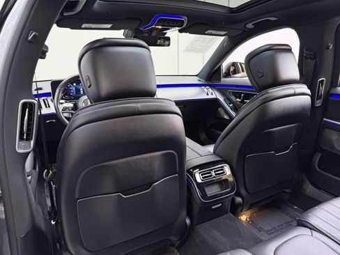 Used 2022 Mercedes-Benz S 500 4MATIC w/ AMG Line Package image 42