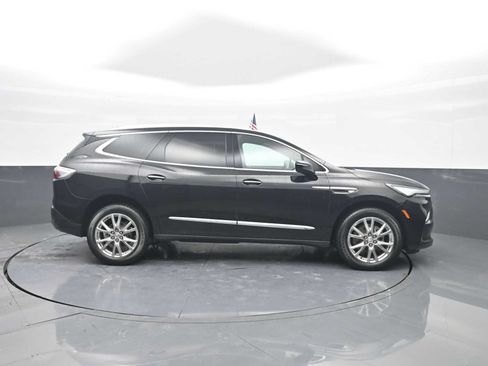 Used 2023 Buick Enclave Essence w/ Experience Buick Package FWD image 9