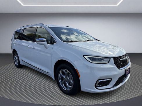 Used 2021 Chrysler Pacifica Limited image 11