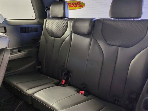 Used 2024 Hyundai Palisade SEL w/ Premium Package image 16