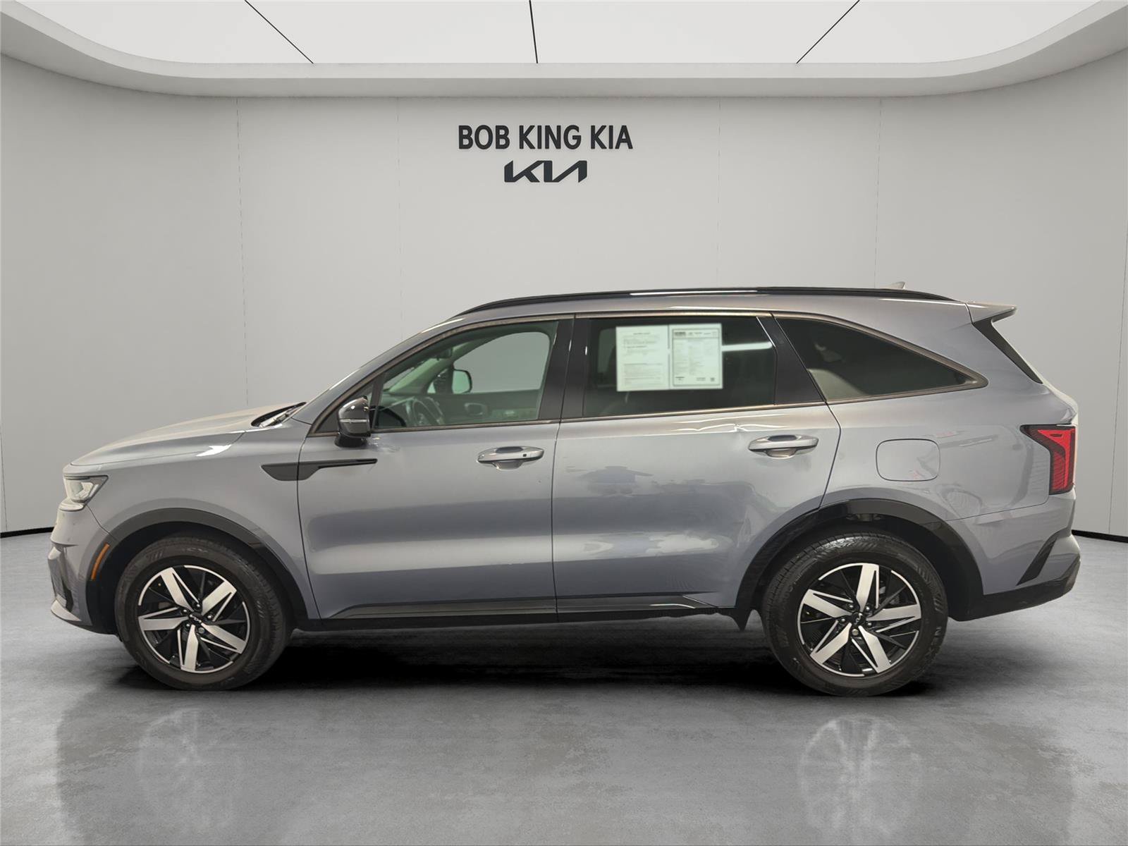 Used 2022 Kia Sorento S FWD image 2