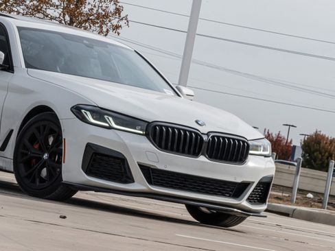 Certified 2022 BMW 530i 530i w/ M Sport Package image 5