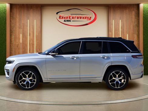 Used 2025 Jeep Grand Cherokee Summit AWD/4WD image 8