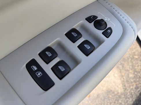 Certified 2023 Volvo XC60 B5 Plus image 15