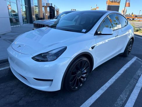 Used 2022 Tesla Model Y Performance AWD/4WD image 9