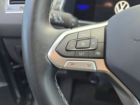 Used 2022 Volkswagen Tiguan SE w/ Panoramic Sunroof Package image 28