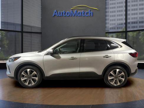 Used 2023 Ford Escape Platinum image 7