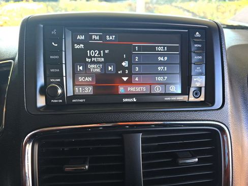 Used 2018 Dodge Grand Caravan SE w/ UConnect Hands-Free Group image 14