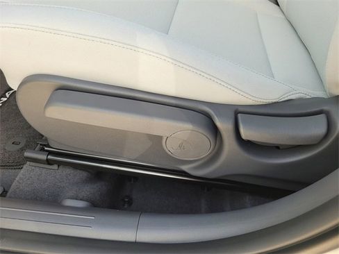 New 2026 Hyundai Kona SE image 12