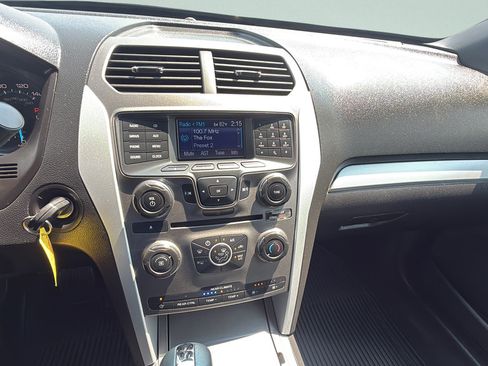 Used 2014 Ford Explorer XLT AWD/4WD image 13