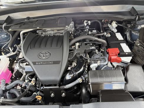 Used 2024 Toyota Grand Highlander AWD image 12