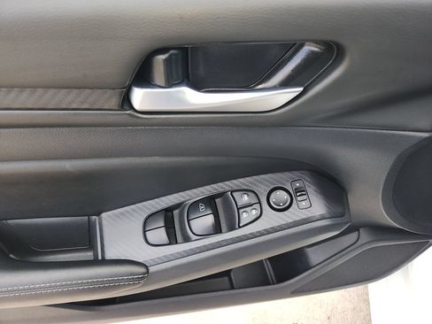 Used 2025 Nissan Altima 2.5 SV FWD image 29