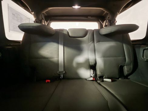 Used 2018 Jeep Wrangler Unlimited Sport image 31