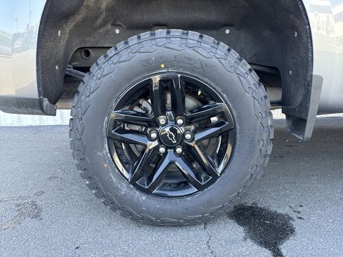 Used 2021 Chevrolet Silverado 1500 LT Trail Boss w/ Convenience Package II image 40