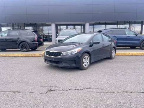Used 2018 Kia Forte LX image 2