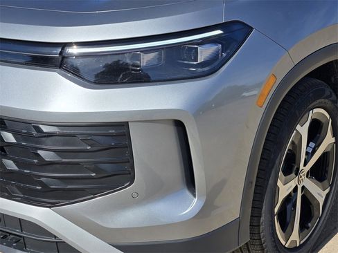 New 2026 Volkswagen Tiguan SE image 6