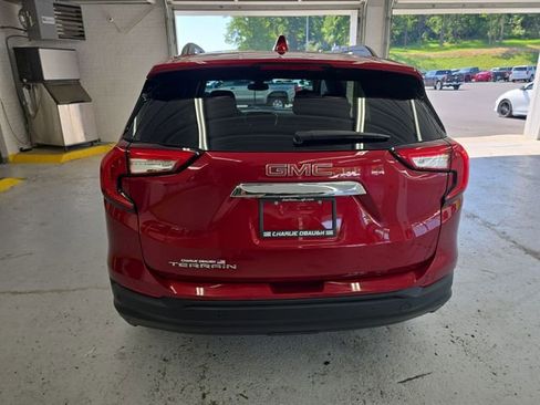 Used 2023 GMC Terrain SLE w/ Driver Convenience Package FWD image 4