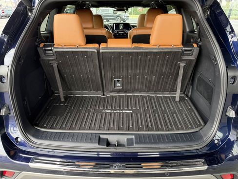 Used 2024 Toyota Highlander Platinum AWD/4WD image 43