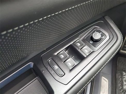 Used 2024 Volkswagen Atlas Cross Sport SEL Premium R-Line image 30