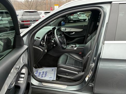 Used 2019 Mercedes-Benz GLC 300 4MATIC image 25