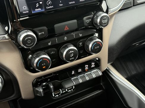 Used 2022 RAM 2500 Laramie AWD/4WD image 22