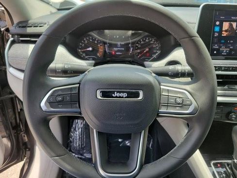 Used 2022 Jeep Compass Latitude FWD image 25
