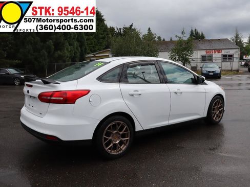 Used 2017 Ford Focus SE FWD image 7