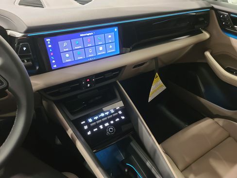 New 2026 Porsche Macan Electric image 20