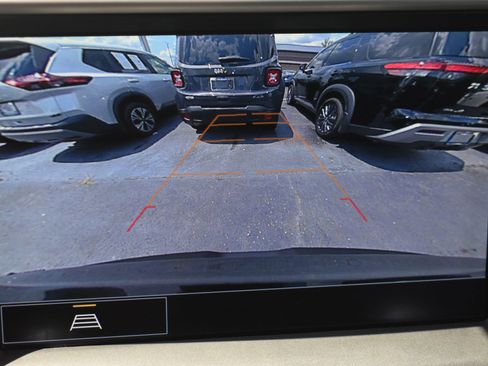 Used 2023 GMC Acadia SLT image 28