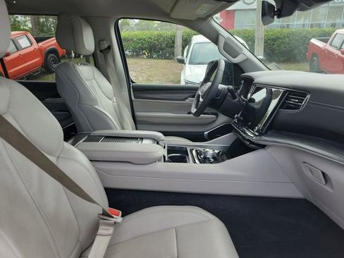 Used 2024 Jeep Wagoneer L Series II image 33