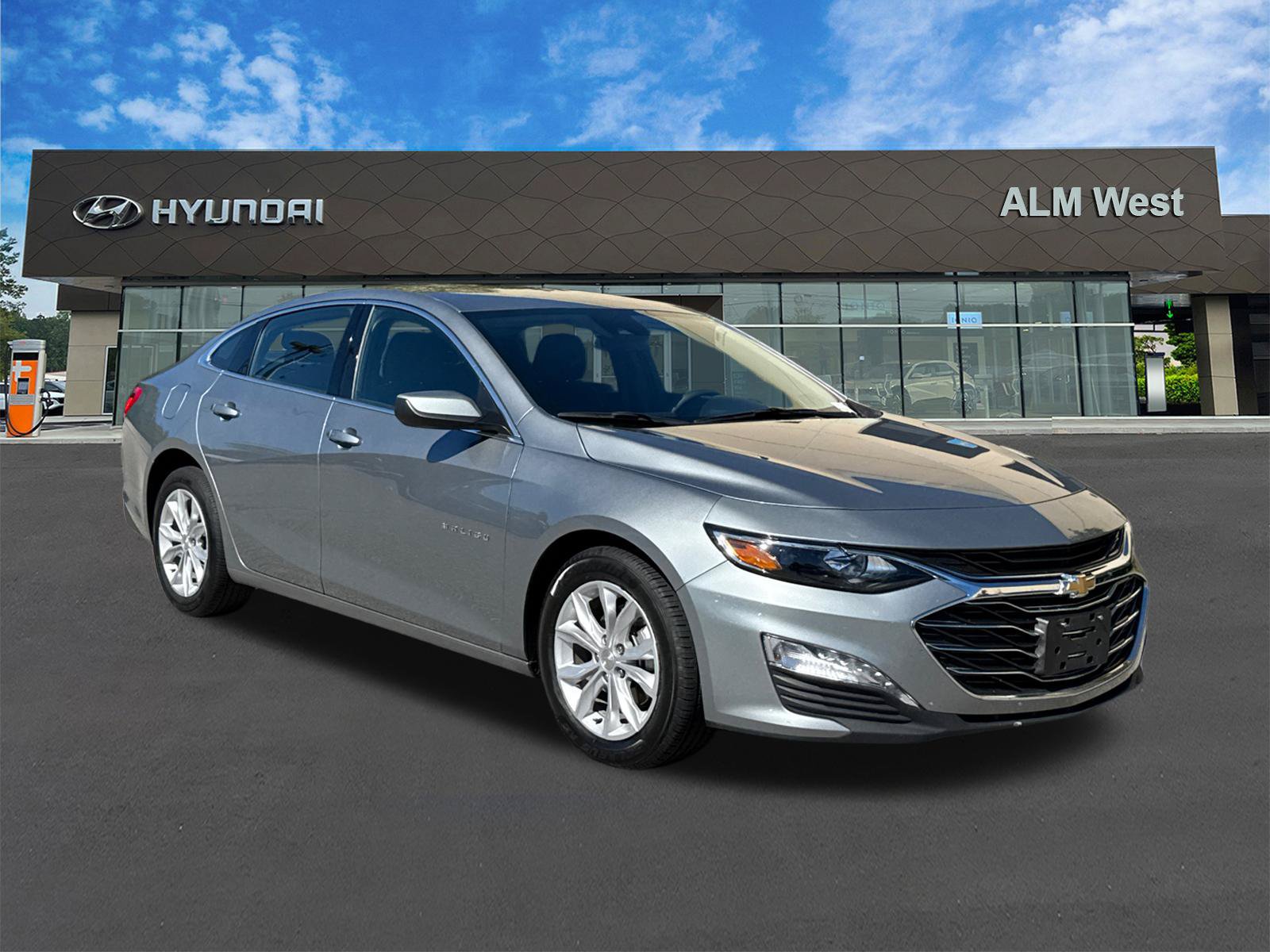 Used 2025 Chevrolet Malibu LT FWD image 3