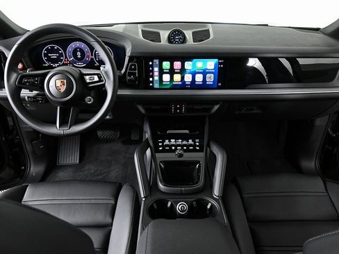 Used 2025 Porsche Cayenne Coupe image 20