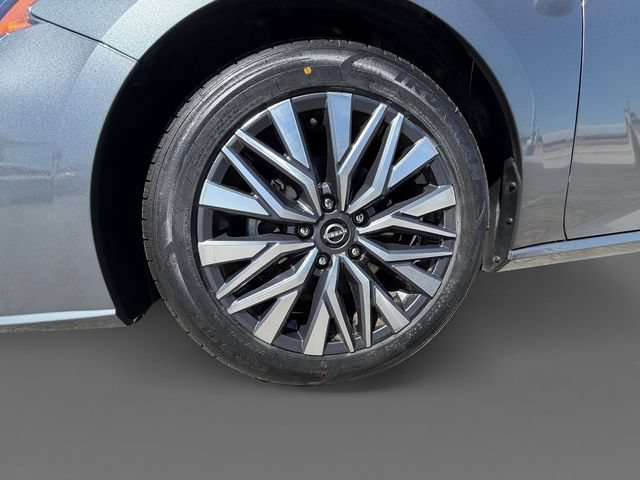 Used 2023 Nissan Altima 2.5 SV FWD image 12