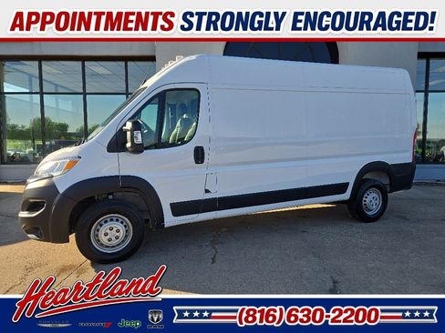 Used 2025 RAM ProMaster 2500 w/ Convenience Group FWD image 5