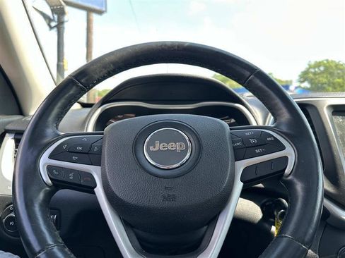 Used 2015 Jeep Cherokee Trailhawk w/ Leather Interior Group AWD/4WD image 17