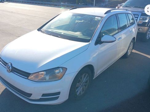 Used 2015 Volkswagen Golf S image 2