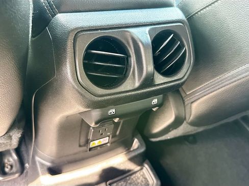Used 2021 Jeep Wrangler Unlimited Sahara AWD/4WD image 28