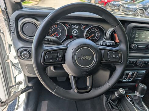 Used 2019 Jeep Wrangler Sport AWD/4WD image 12