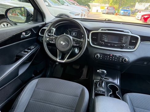 Used 2017 Kia Sorento AWD image 16