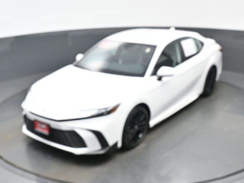 Used 2025 Toyota Camry SE image 36