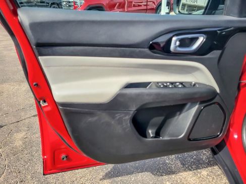 Used 2023 Jeep Compass Limited image 19