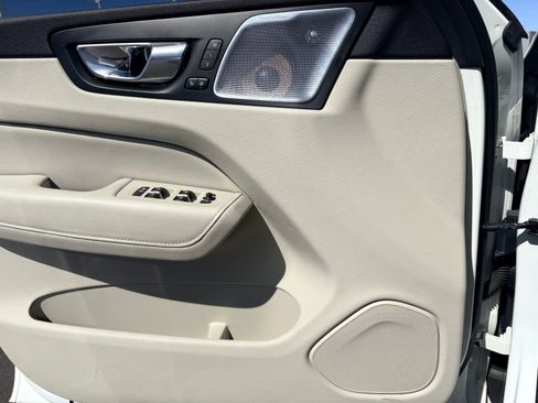 Used 2018 Volvo XC60 T8 Inscription image 23